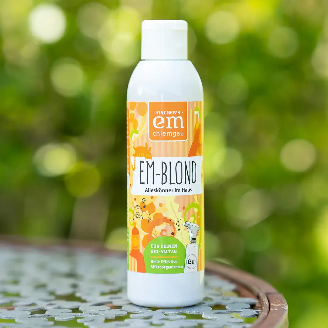EM-Blond opfrisser voor thuis. Dit is het kleine flesje  van 200 ml inhoud.
Door EM-Blond oplossing met positieve micro-organismen in de lucht te sprayen creëer je een positief leefmilieu in huis. Ook is EM-Blond perfect voor het verwijderen van nare geurtjes in bijvoorbeeld de koelkast, prullenbak en schoenen