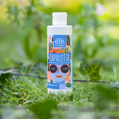 Afbeelding van Sapalotta in een verpakking van 200ml. Een Probiotische allesreiniger die met de kracht van effectieve micro-organismen jouw huis op een gezonde manier schoonmaken. Sapalotta is gefermenteerd met klimop en zeepkruid.